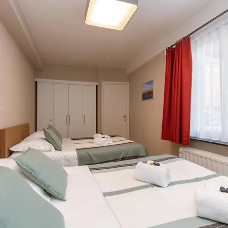 Modern, Sunny Flat With Lateral Sea View And Frontal Balcony Apartmán