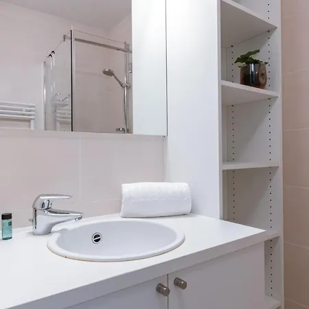 Modern, Sunny Flat With Lateral Sea View And Frontal Balcony Apartmán *